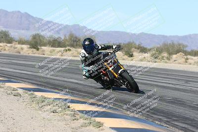 media/Dec-04-2025-Racers Edge (Thu) [[5ebc9f124d]]/3-B Group/3-Session 2 (Turn 7 Inside)/